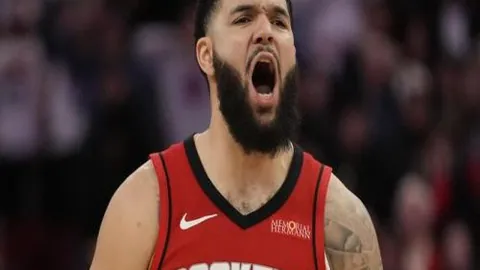 吉姆·拉特克利夫爵士因曼联损失1亿英镑，自Ineos接管后被迫今年离任